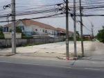 ขายที่ดิน 1 ไร่ ติดถนนใหญ่ ตรงข้าม Global House ไทรน้อย นนทบุรี ที่ดินแปลงมุม เหมาะสร้าง Home Office สำนักงาน โชว์รูม ร้านอาหาร และคาเฟ่: