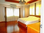 บ้านเดี่ยว หมู่บ้านลัดดารมณ์ อีลีแกนซ์  รามอินทรา ประเสริฐมนูกิจ เข้าได้หลายเส้นทาง ใกล้สิ่งอำนวยความสะดวก รถไฟฟ้า ห้างสรรพสินค้า หมู่บ้านลัดดารมณ์ อีลีแกนซ์: